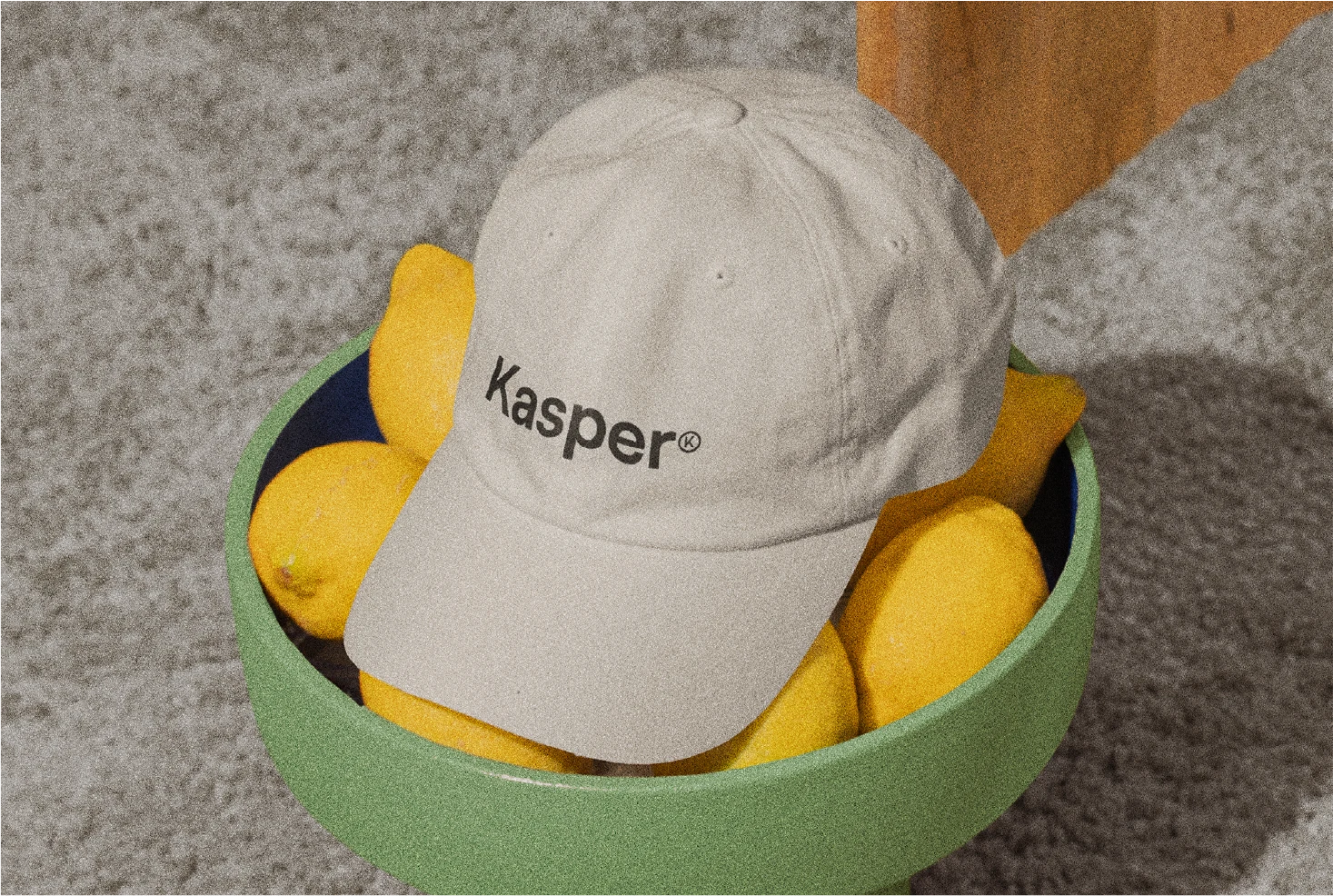 Kasper hat in Bowl